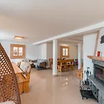 Siuster Comfort - Komfortowa Z Doskonałą Lokalizacją, Niedaleko Term Bukovina I Stoku Narciarskiego - Idealna Dla Rodzin Nocleg ze śniadaniem 3*