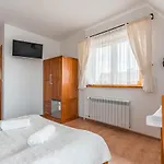 Nocleg ze śniadaniem Siuster Comfort - Komfortowa Z Doskonałą Lokalizacją, Niedaleko Term Bukovina I Stoku Narciarskiego - Idealna Dla Rodzin 3*