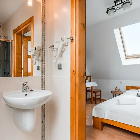 Siuster Comfort - Komfortowa Z Doskonala Lokalizacja, Niedaleko Term Bukovina 住宿加早餐酒店 3*