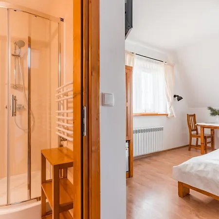 住宿加早餐酒店 Siuster Comfort - Komfortowa Z Doskonala Lokalizacja, Niedaleko Term Bukovina 布库维纳塔然斯卡