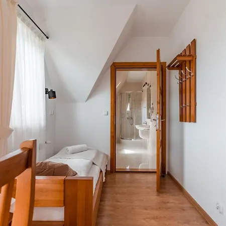 Siuster Comfort - Komfortowa Z Doskonala Lokalizacja, Niedaleko Term Bukovina 住宿加早餐酒店