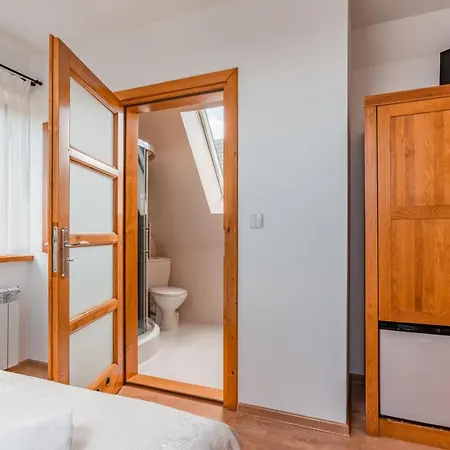 Siuster Comfort - Komfortowa Z Doskonala Lokalizacja, Niedaleko Term Bukovina 住宿加早餐酒店 布库维纳塔然斯卡
