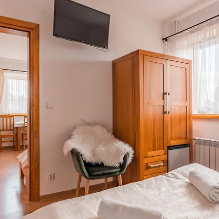 Siuster Comfort - Komfortowa Z Doskonala Lokalizacja, Niedaleko Term Bukovina Couette-café